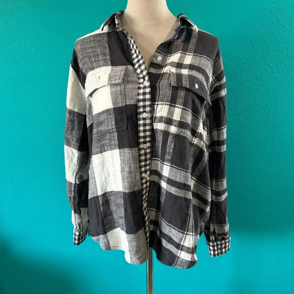 American Eagle Gray & White Plaid Flannel Button-Down Shirt Womens Size S - Picture 1 of 3